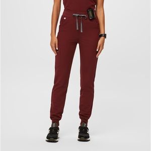 Brand New Figs Zamora Jogger Scrub Pants in Women’s Petite Small in Burgundy